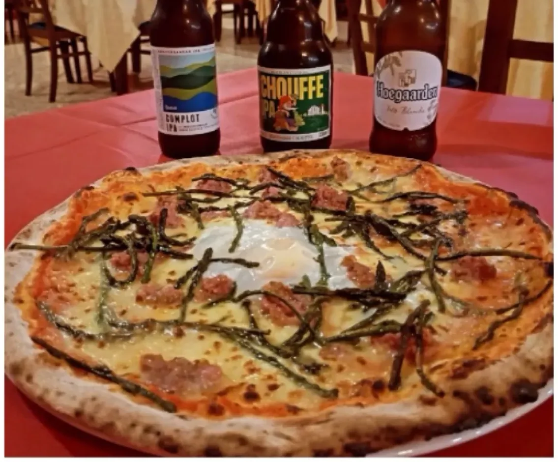 Pizza asparagi e uova