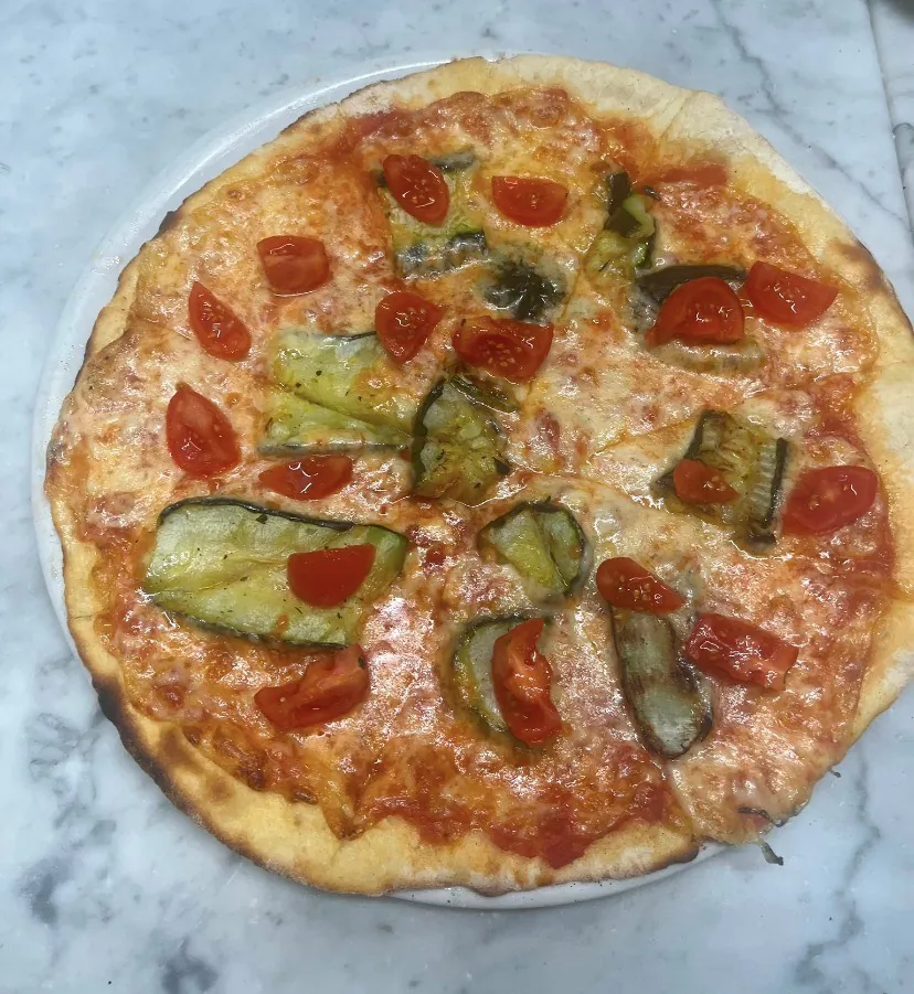 Pizza zucchine e pomodorini