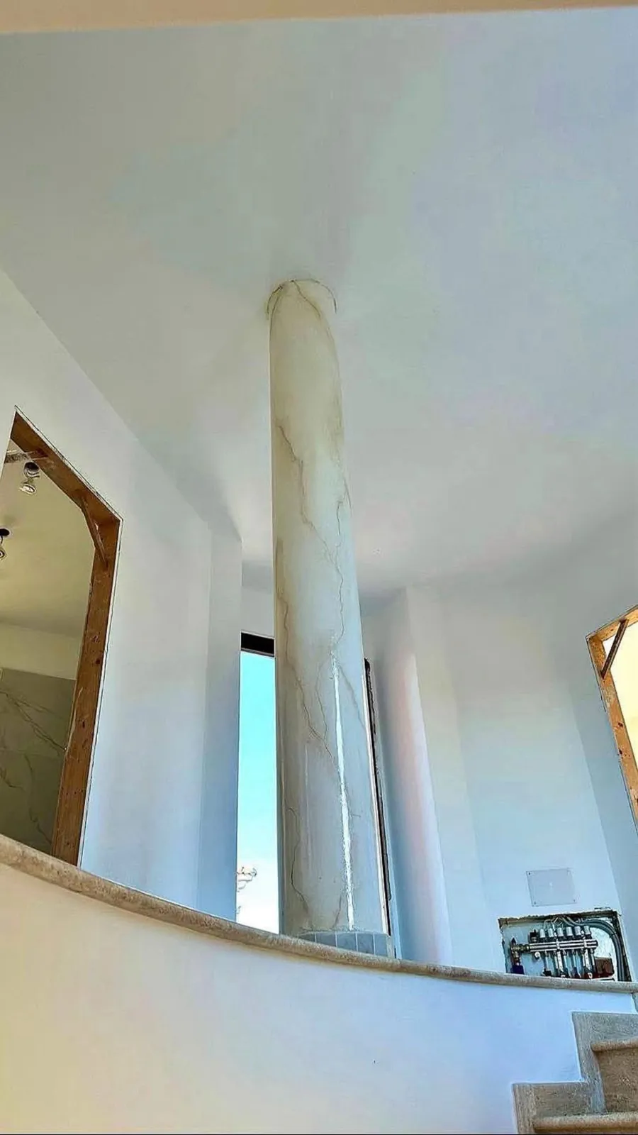 Decorazione colonna effetto marmo